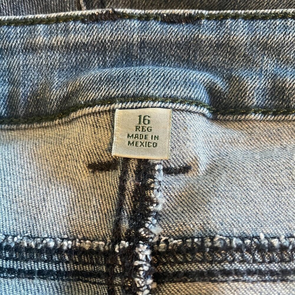 295. LL Bean Favorite Fit Womens Jeans, Size 16, EUC - Picture 5 of 7